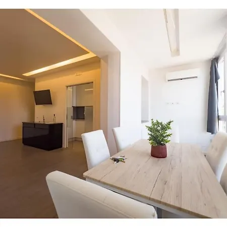 Cleofe アパート *